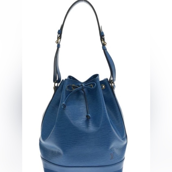 😊😊🔥 Tonight at 7:30pm EST. LV on SALE!!!new pieces and big price drops!🔥🔥🔥 - Picture 3 of 6